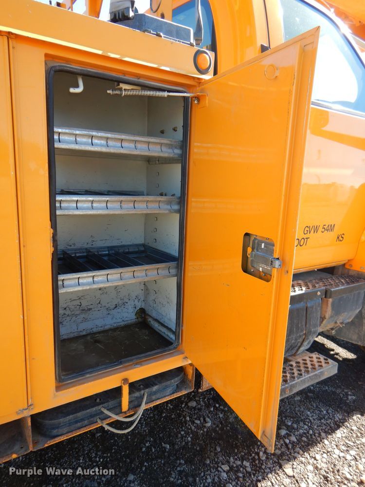 image for item DH4345 2007 Chevrolet C8500 bucket truck