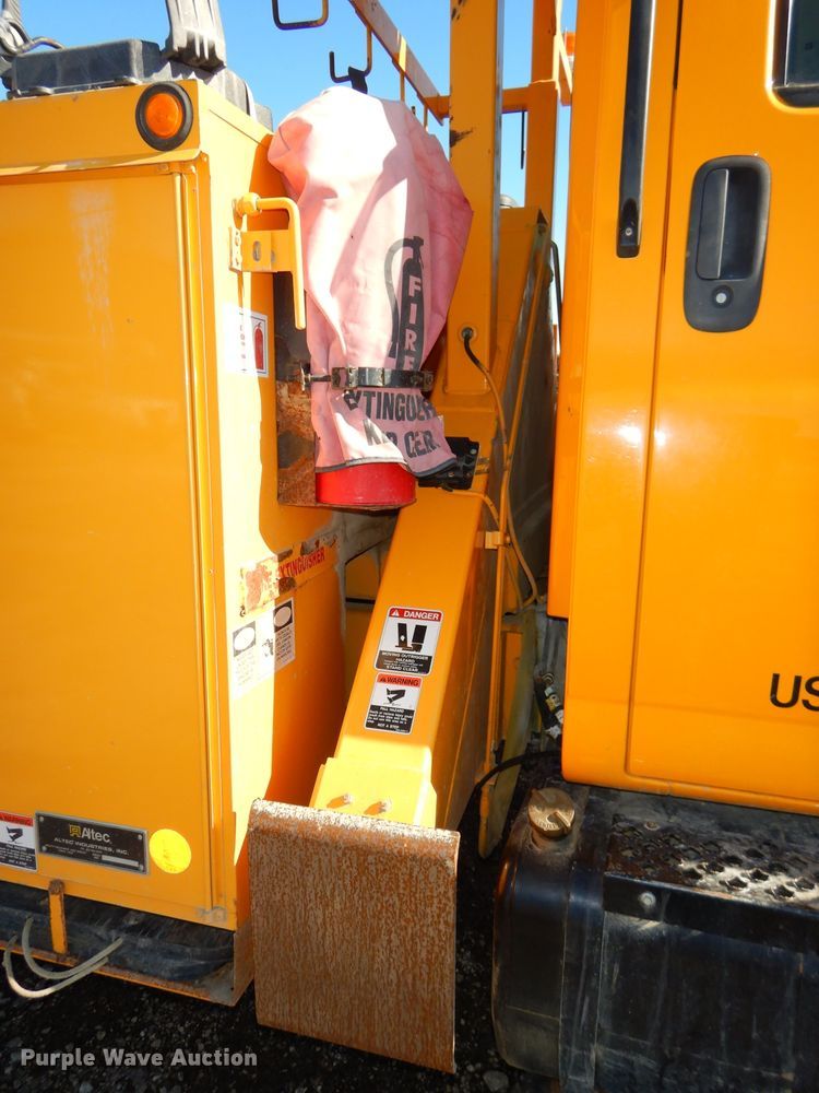 image for item DH4345 2007 Chevrolet C8500 bucket truck