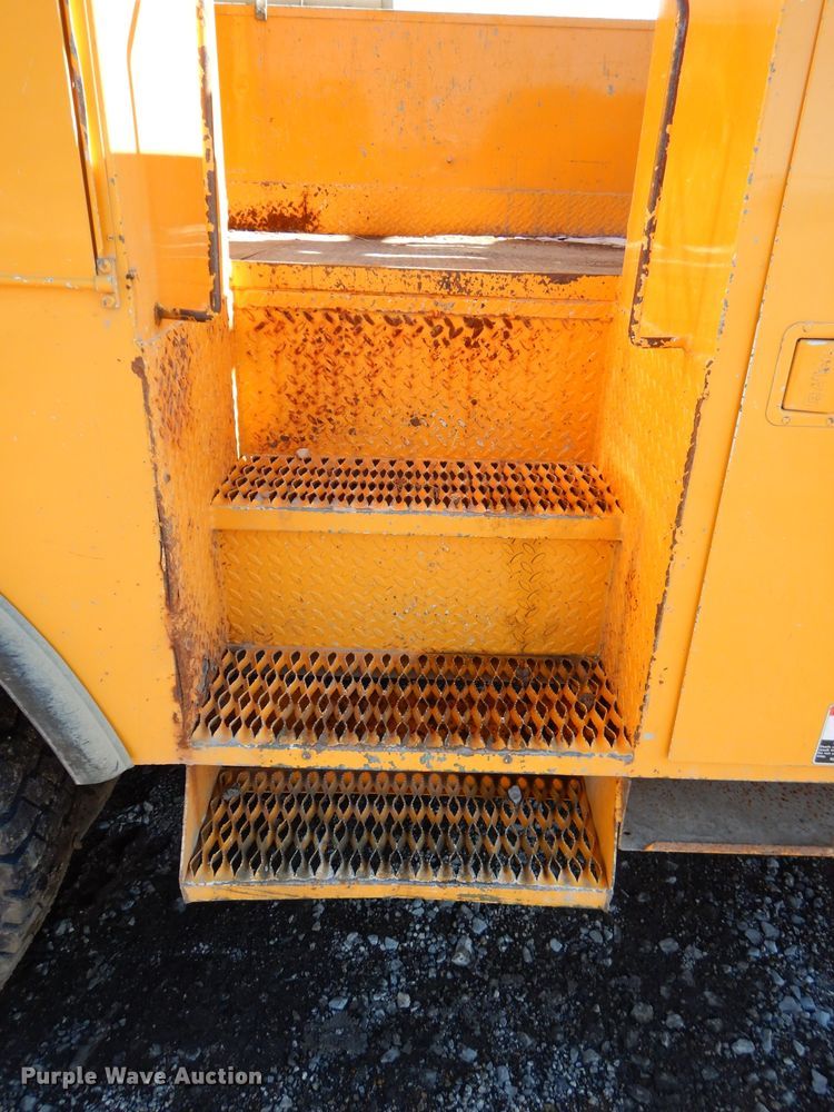 image for item DH4345 2007 Chevrolet C8500 bucket truck