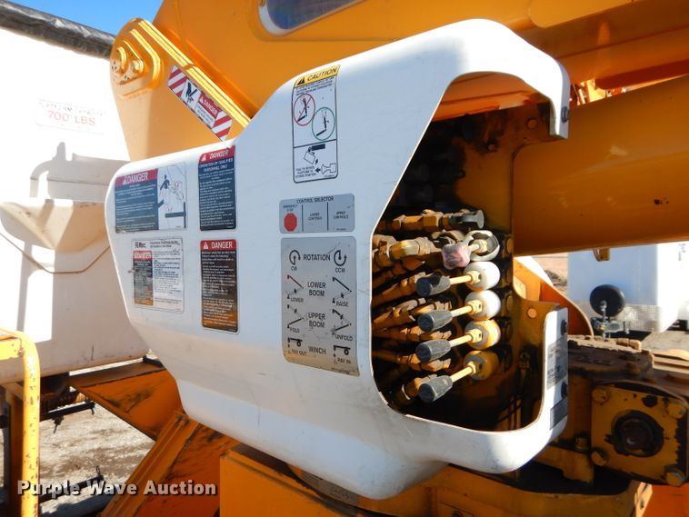 image for item DH4345 2007 Chevrolet C8500 bucket truck