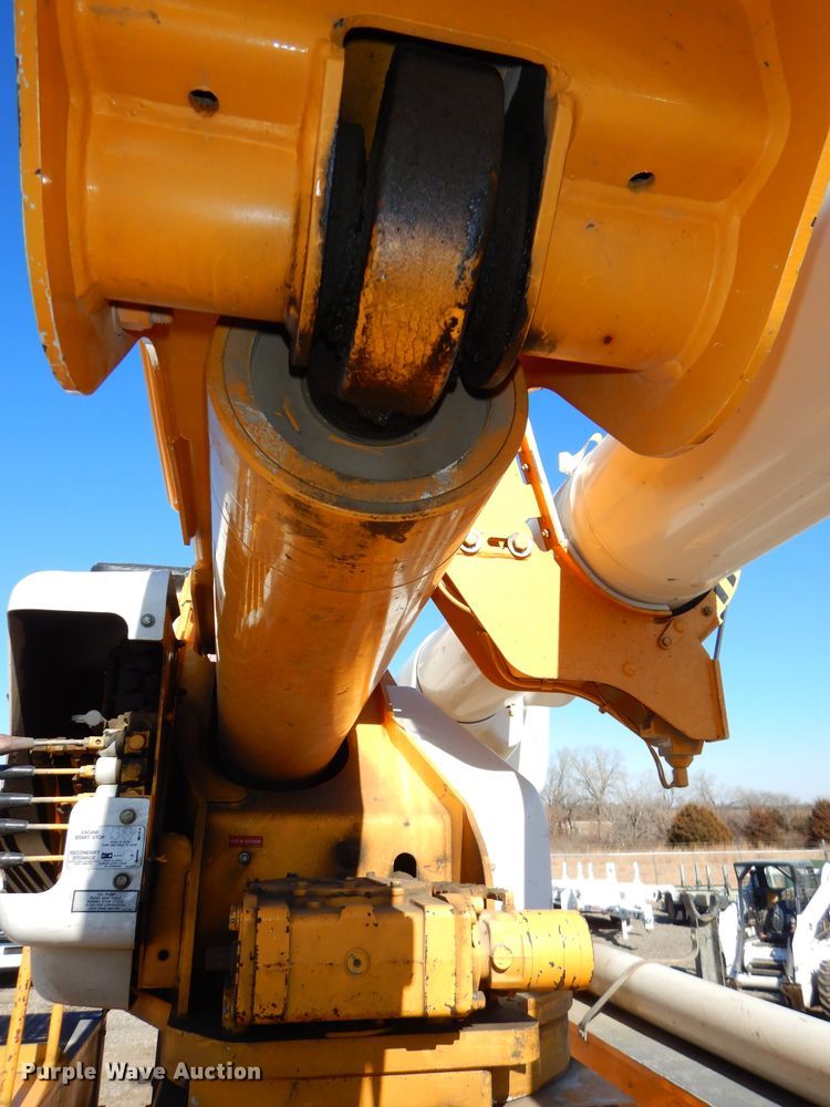 image for item DH4345 2007 Chevrolet C8500 bucket truck