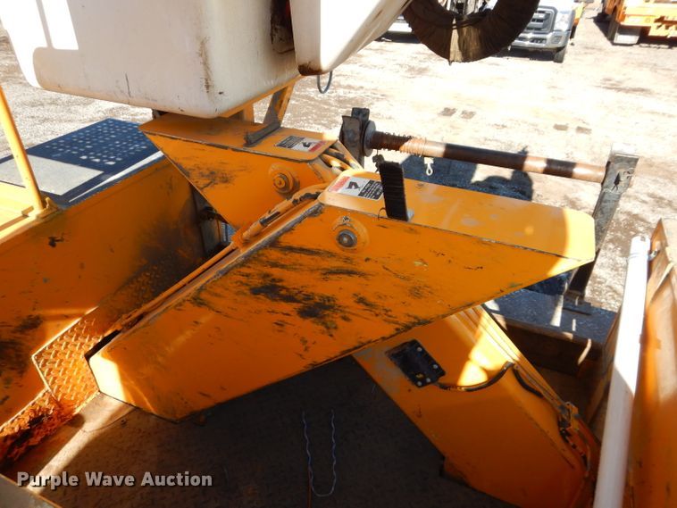 image for item DH4345 2007 Chevrolet C8500 bucket truck