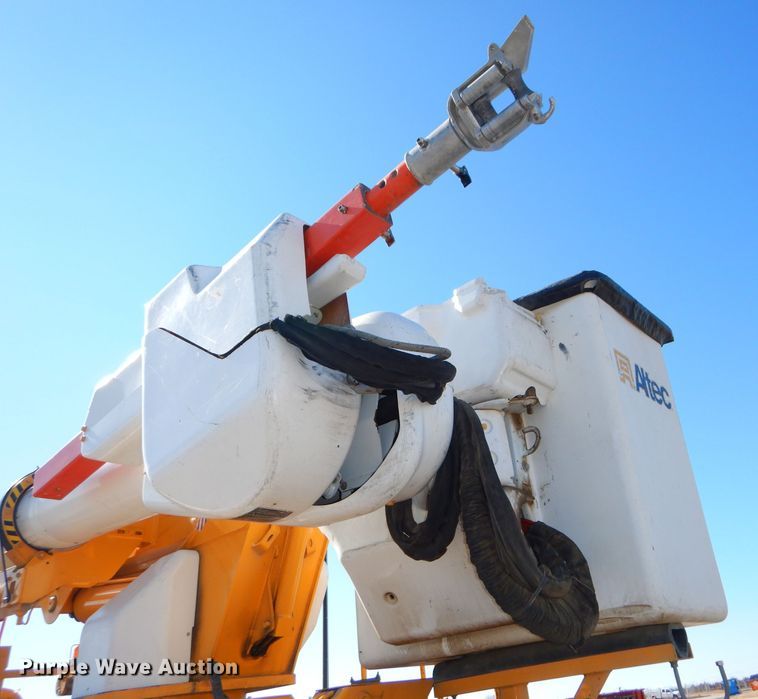 image for item DH4345 2007 Chevrolet C8500 bucket truck