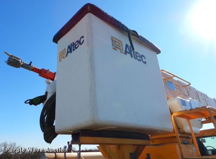 image for item DH4345 2007 Chevrolet C8500 bucket truck