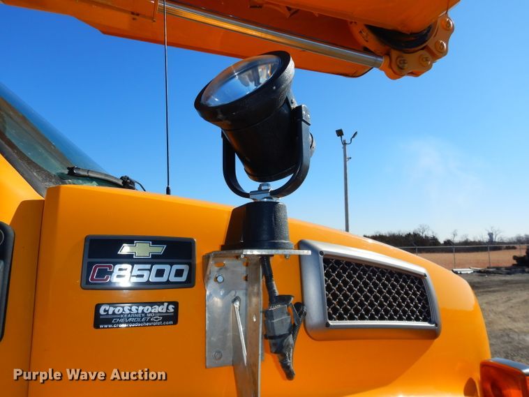 image for item DH4345 2007 Chevrolet C8500 bucket truck