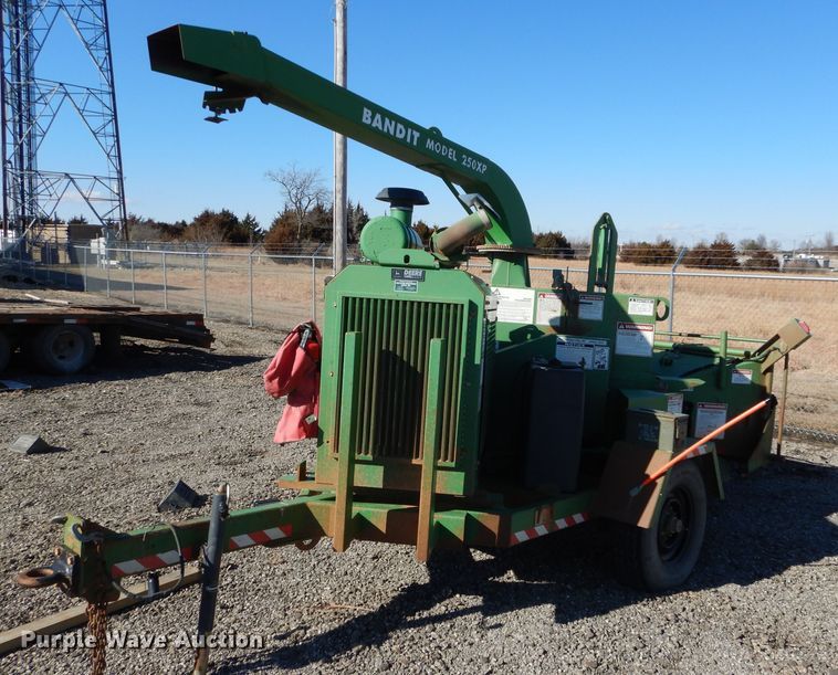 image for item DH4347 1998 Brush Bandit 250XP wood chipper