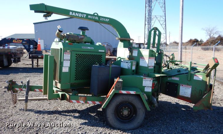 image for item DH4347 1998 Brush Bandit 250XP wood chipper