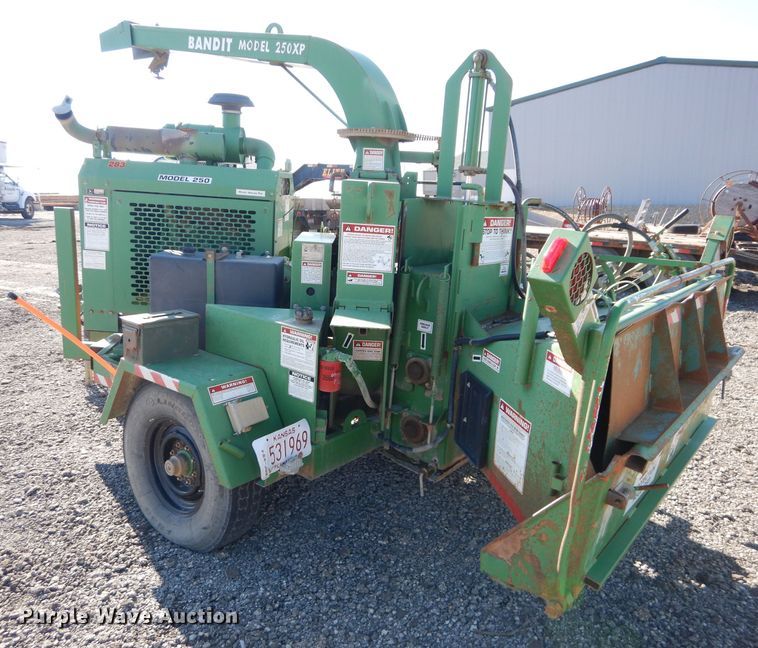 image for item DH4347 1998 Brush Bandit 250XP wood chipper