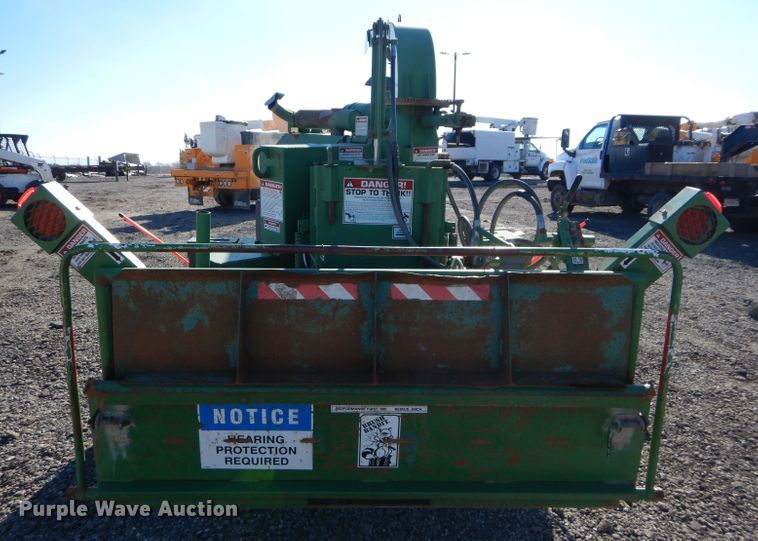 image for item DH4347 1998 Brush Bandit 250XP wood chipper