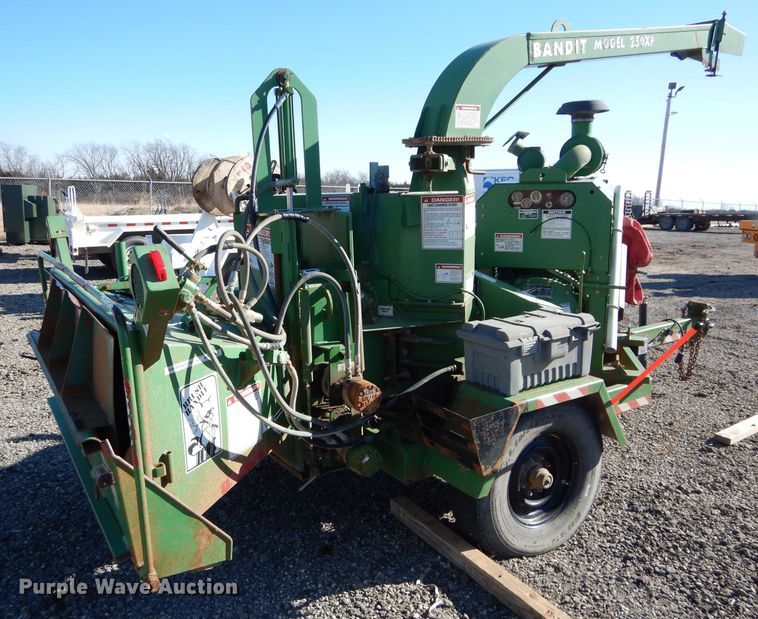 image for item DH4347 1998 Brush Bandit 250XP wood chipper