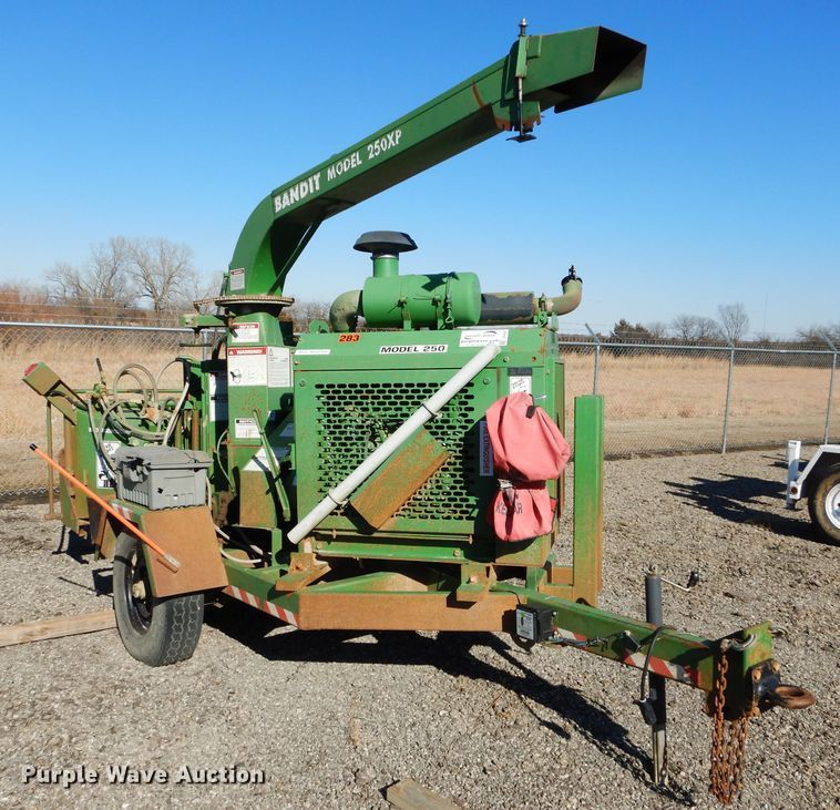 image for item DH4347 1998 Brush Bandit 250XP wood chipper