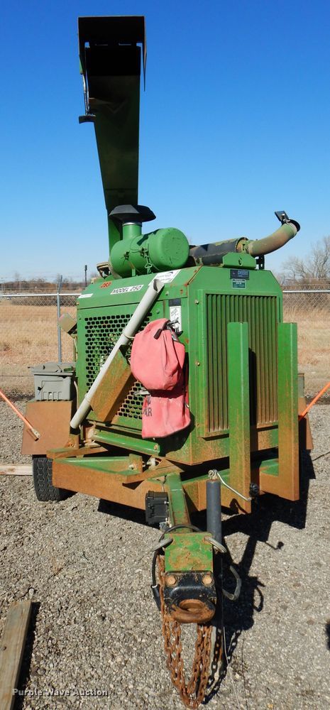 image for item DH4347 1998 Brush Bandit 250XP wood chipper