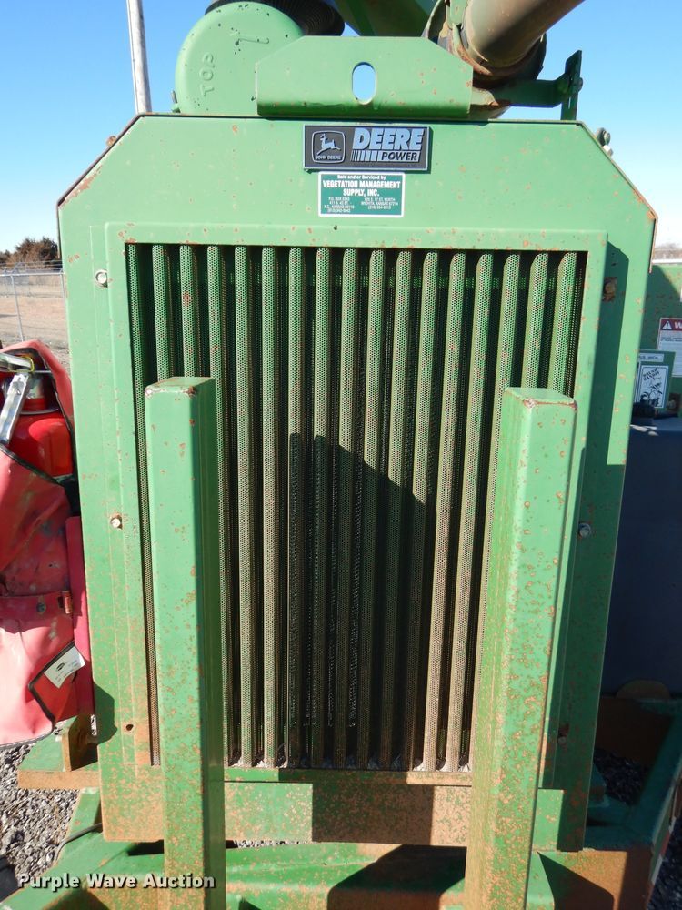 image for item DH4347 1998 Brush Bandit 250XP wood chipper