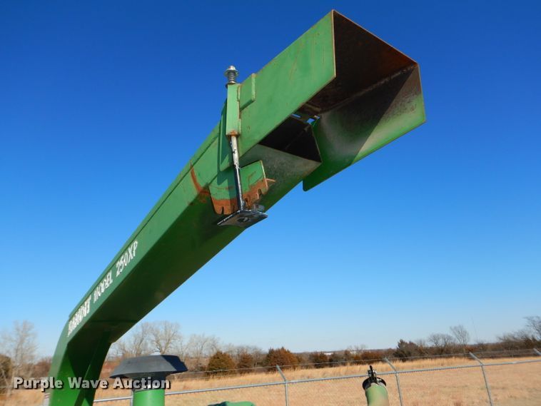 image for item DH4347 1998 Brush Bandit 250XP wood chipper