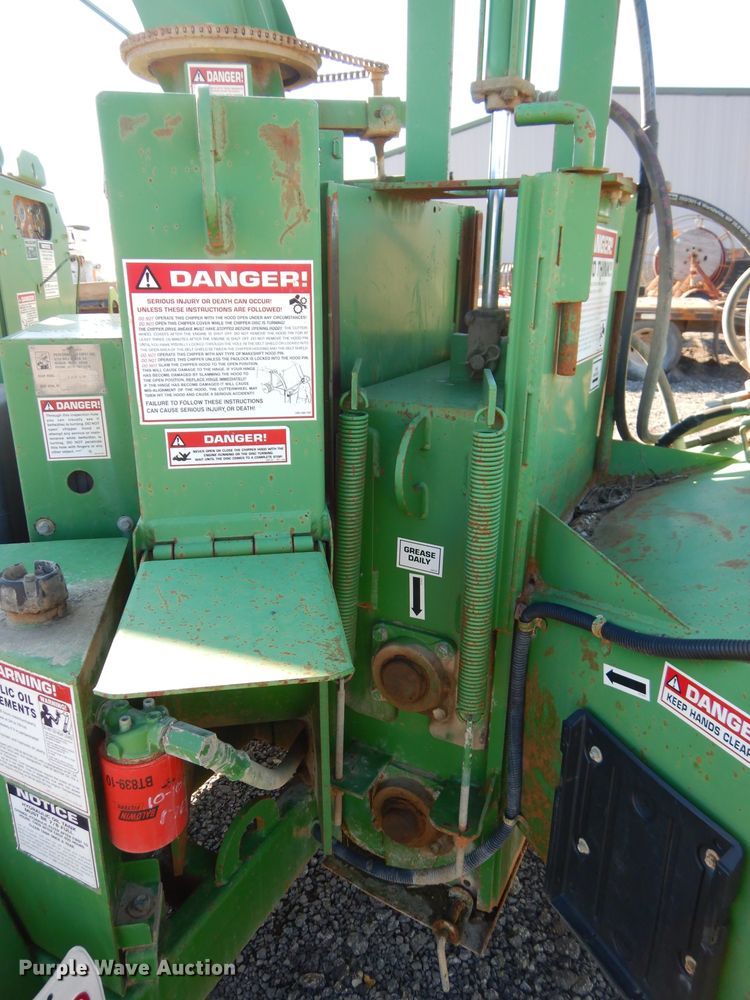 image for item DH4347 1998 Brush Bandit 250XP wood chipper