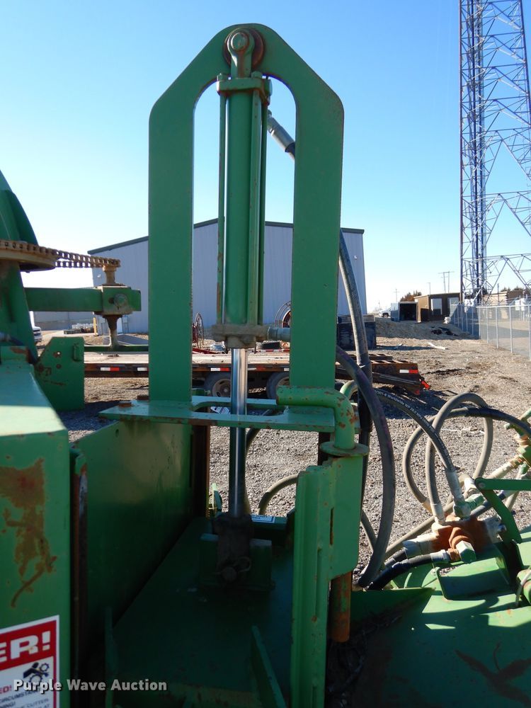 image for item DH4347 1998 Brush Bandit 250XP wood chipper