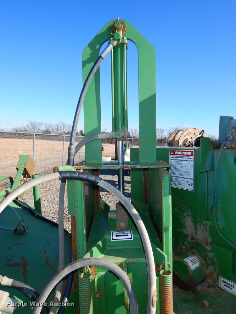 image for item DH4347 1998 Brush Bandit 250XP wood chipper