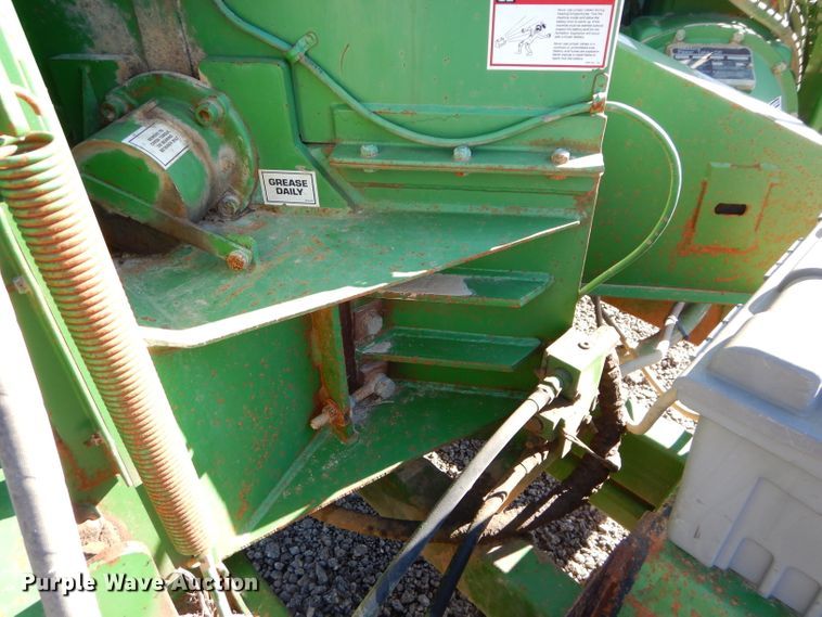 image for item DH4347 1998 Brush Bandit 250XP wood chipper