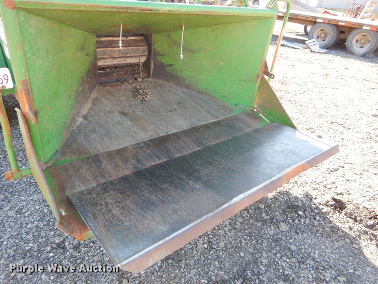 image for item DH4347 1998 Brush Bandit 250XP wood chipper