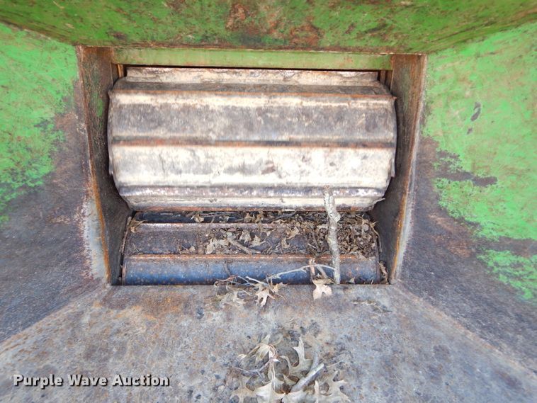 image for item DH4347 1998 Brush Bandit 250XP wood chipper