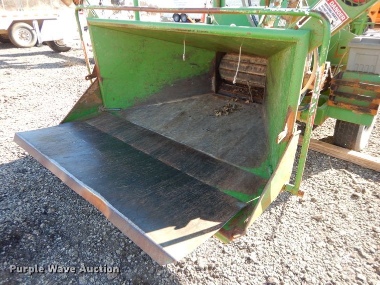 image for item DH4347 1998 Brush Bandit 250XP wood chipper