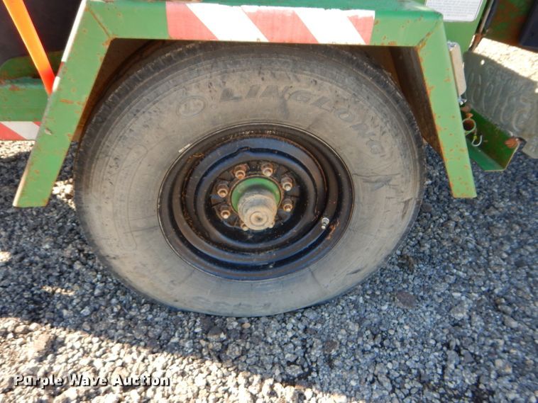 image for item DH4347 1998 Brush Bandit 250XP wood chipper