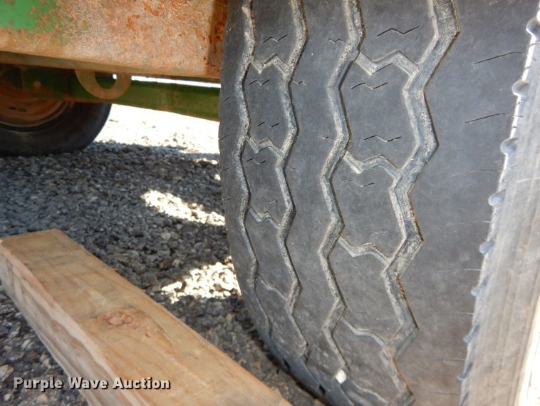 image for item DH4347 1998 Brush Bandit 250XP wood chipper