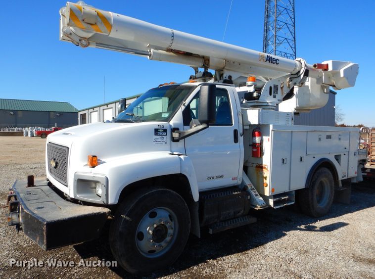 image for item DH4349 2006 Chevrolet C7500 bucket truck