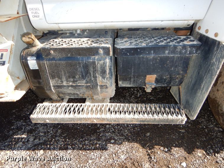 image for item DH4349 2006 Chevrolet C7500 bucket truck