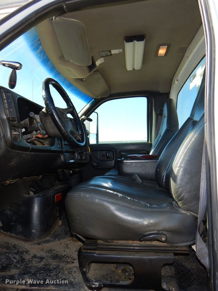 image for item DH4349 2006 Chevrolet C7500 bucket truck