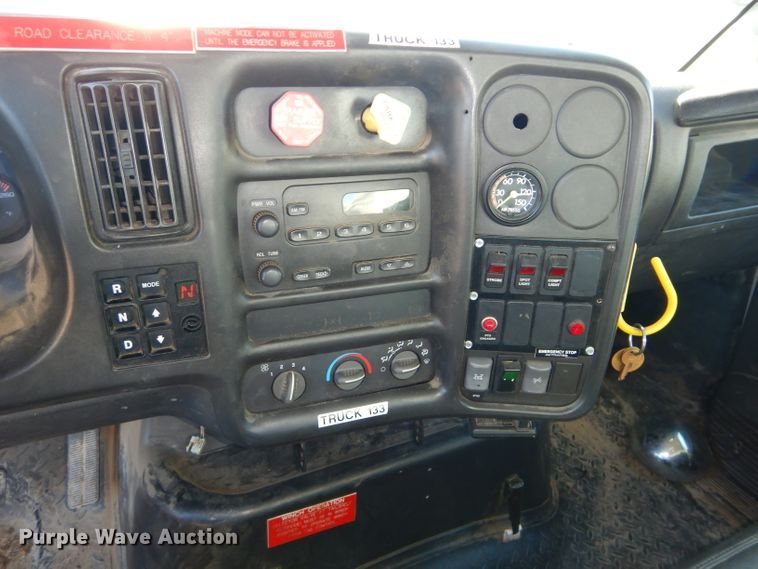 image for item DH4349 2006 Chevrolet C7500 bucket truck