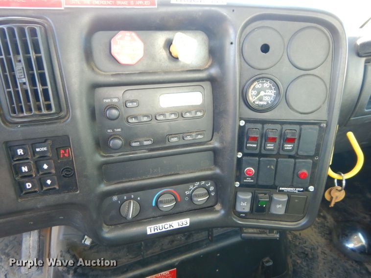 image for item DH4349 2006 Chevrolet C7500 bucket truck