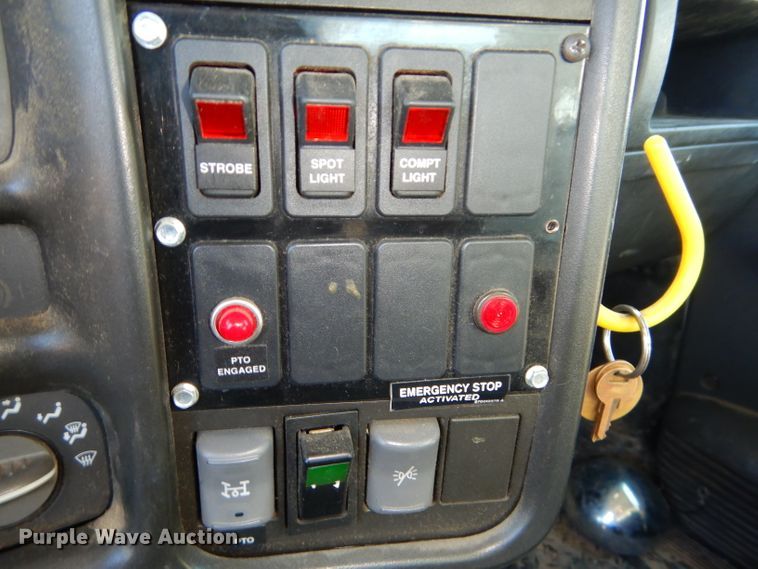 image for item DH4349 2006 Chevrolet C7500 bucket truck