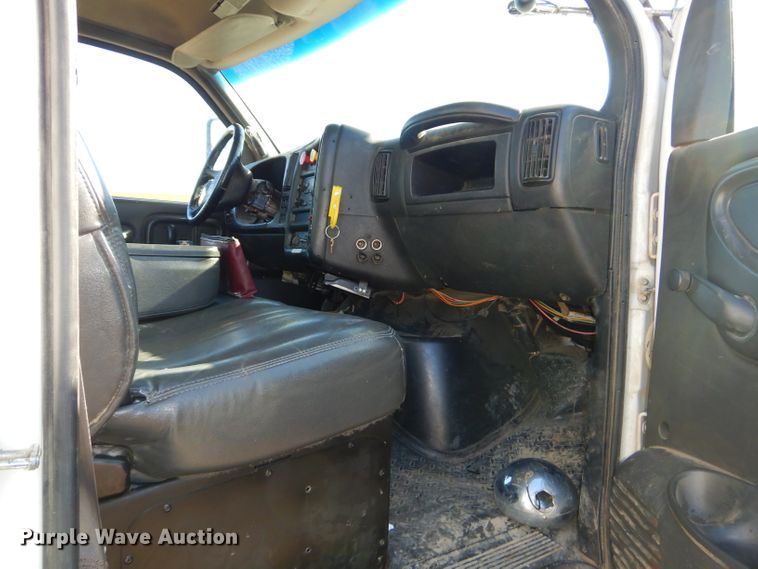 image for item DH4349 2006 Chevrolet C7500 bucket truck