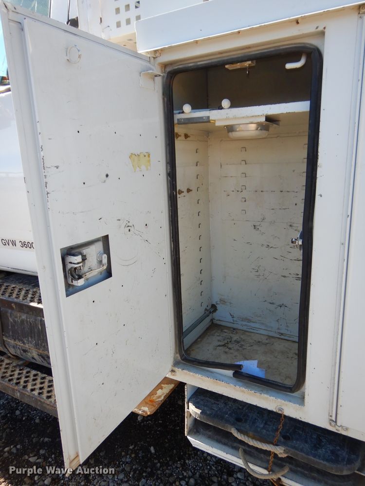 image for item DH4349 2006 Chevrolet C7500 bucket truck