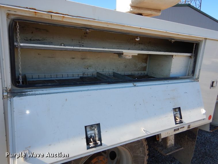 image for item DH4349 2006 Chevrolet C7500 bucket truck