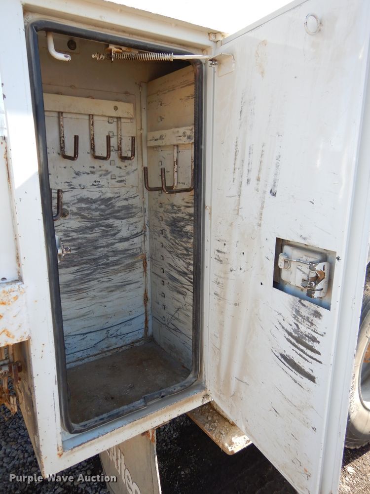 image for item DH4349 2006 Chevrolet C7500 bucket truck