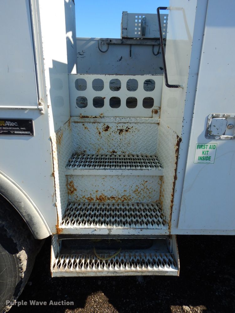 image for item DH4349 2006 Chevrolet C7500 bucket truck