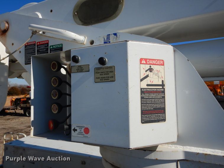 image for item DH4349 2006 Chevrolet C7500 bucket truck