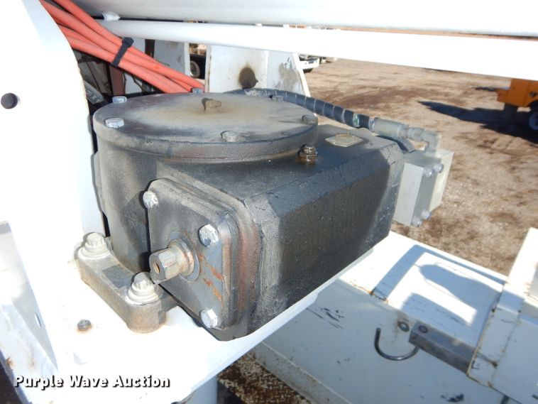 image for item DH4349 2006 Chevrolet C7500 bucket truck