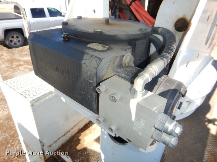 image for item DH4349 2006 Chevrolet C7500 bucket truck