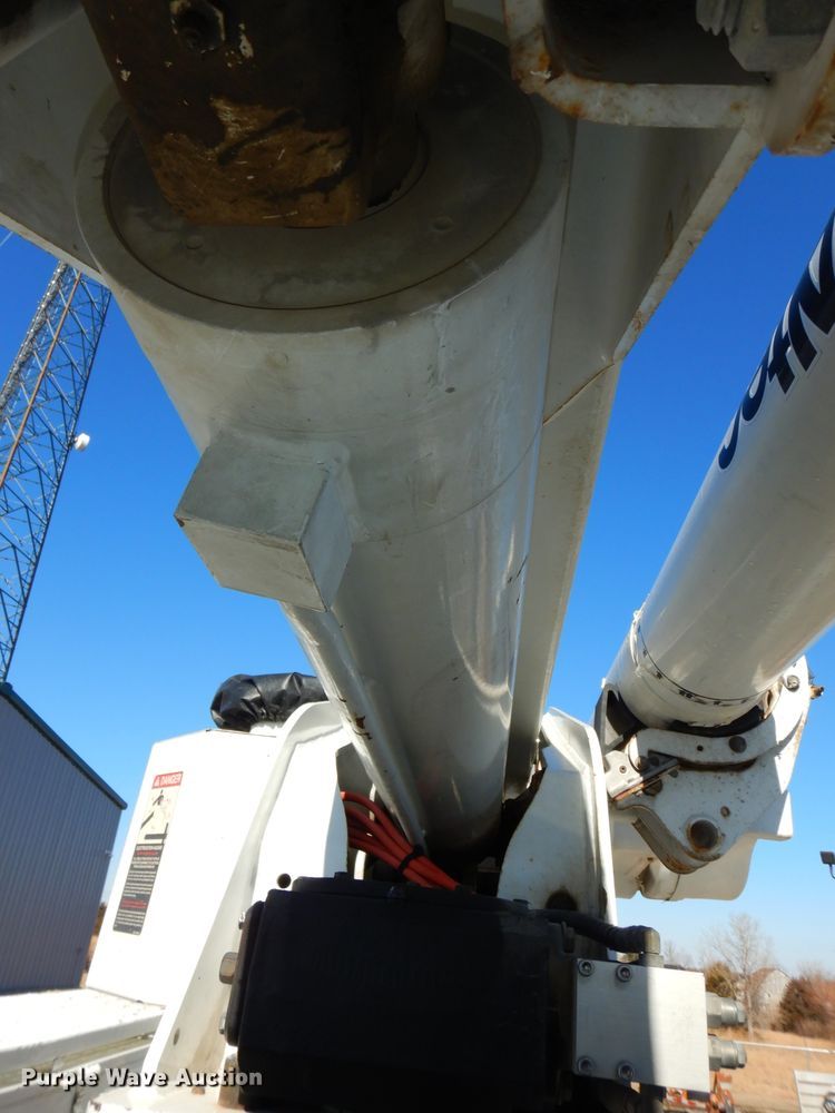 image for item DH4349 2006 Chevrolet C7500 bucket truck