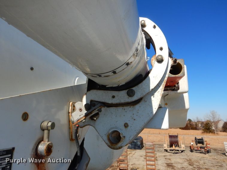 image for item DH4349 2006 Chevrolet C7500 bucket truck