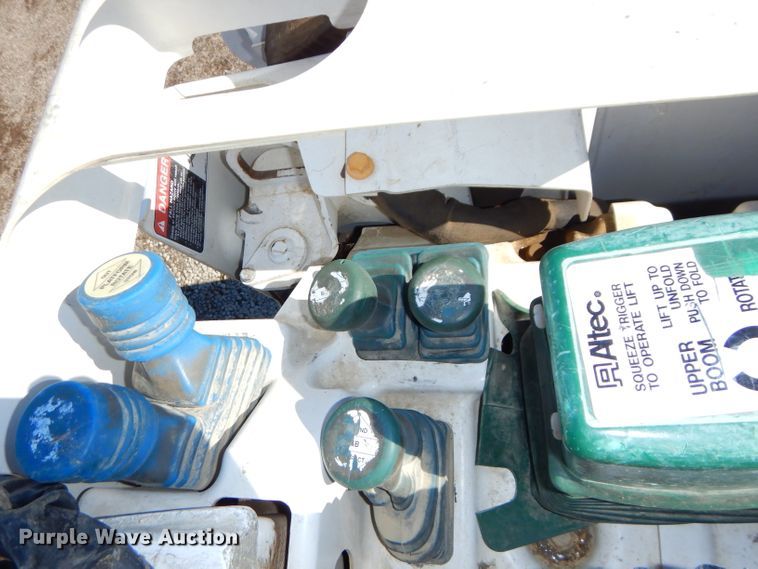 image for item DH4349 2006 Chevrolet C7500 bucket truck