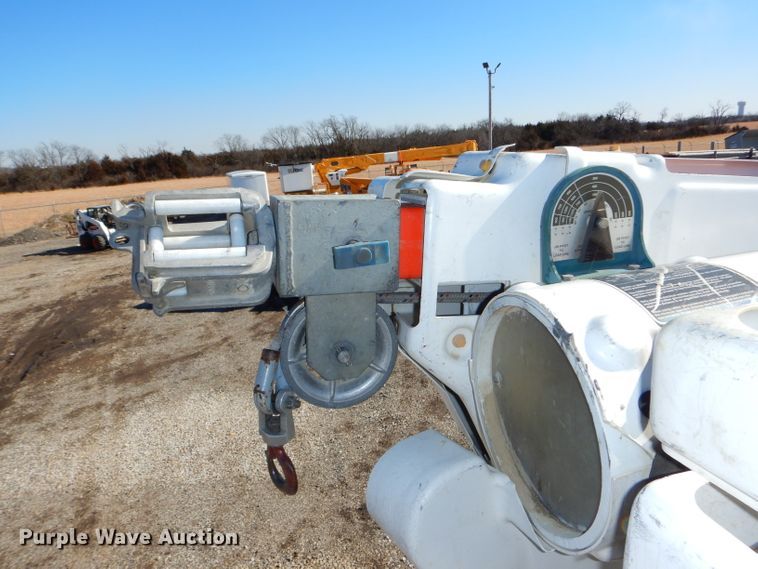 image for item DH4349 2006 Chevrolet C7500 bucket truck