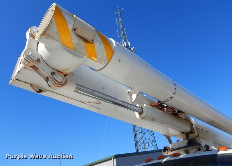 image for item DH4349 2006 Chevrolet C7500 bucket truck