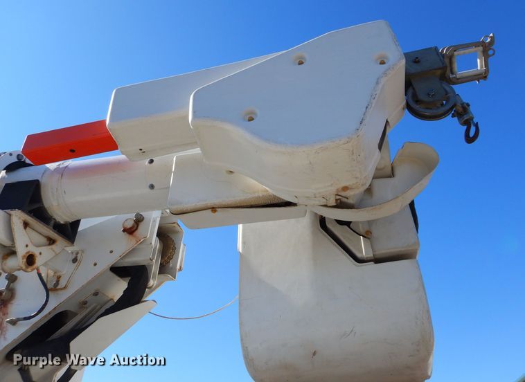 image for item DH4349 2006 Chevrolet C7500 bucket truck
