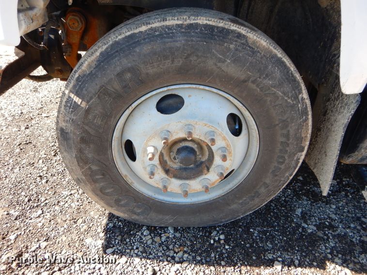 image for item DH4349 2006 Chevrolet C7500 bucket truck