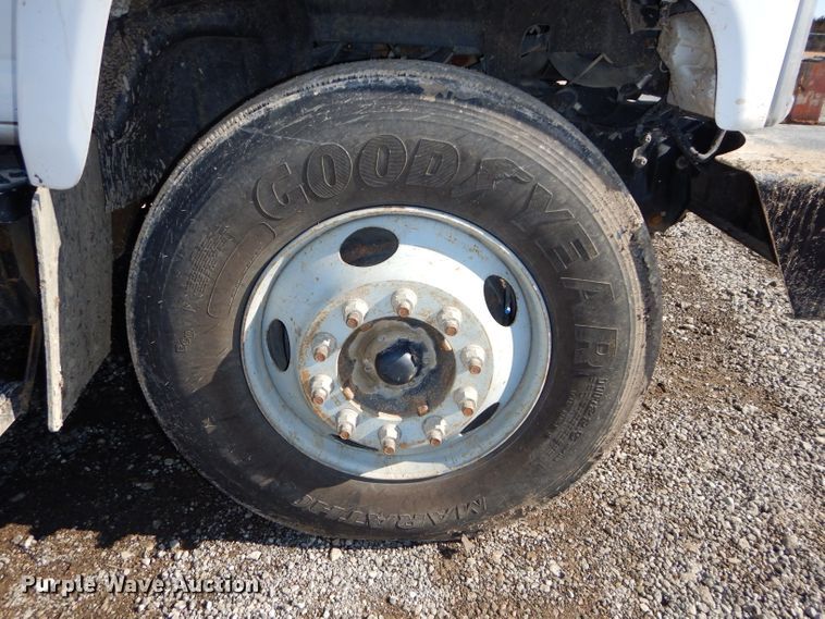 image for item DH4349 2006 Chevrolet C7500 bucket truck