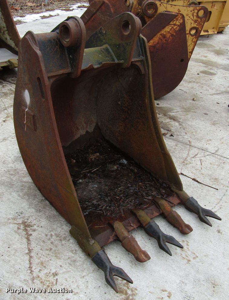 image for item DH8397 Caterpillar 24"W backhoe bucket